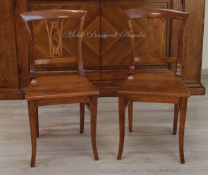 Sedia classica in noce con seduta in legno massello